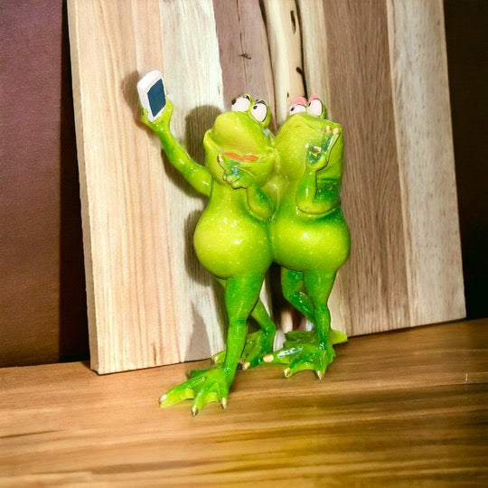Frog Couple Selfie Figurine
