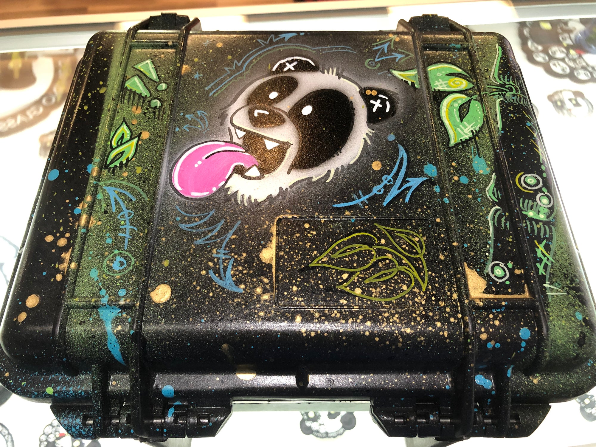 Domino Glass Siting Panda